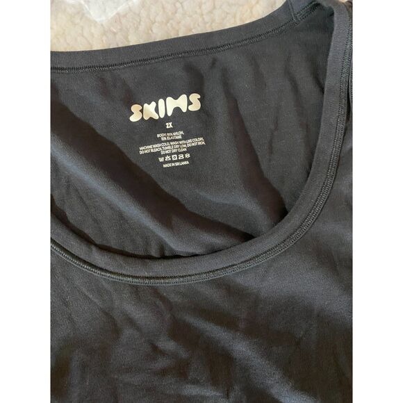 SKIMS Black Tank Top Women’s Size 2X | Stretch Slim Fit Sleeveless Shirt - Picture 4 of 7